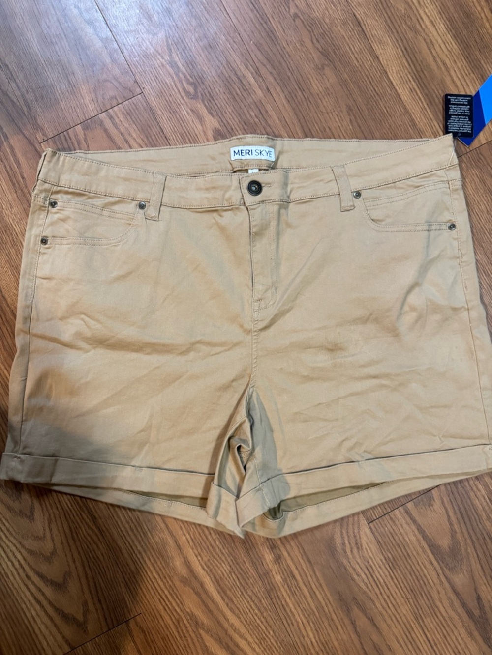 MeriSkye Tan  Chino style Shorts. Mid-rise.  Size 22. NWT